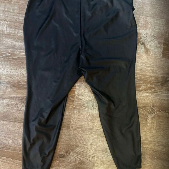 Torrid size 4 Full Length Signature Waist Faux Leather Legging - Picture 10 of 10